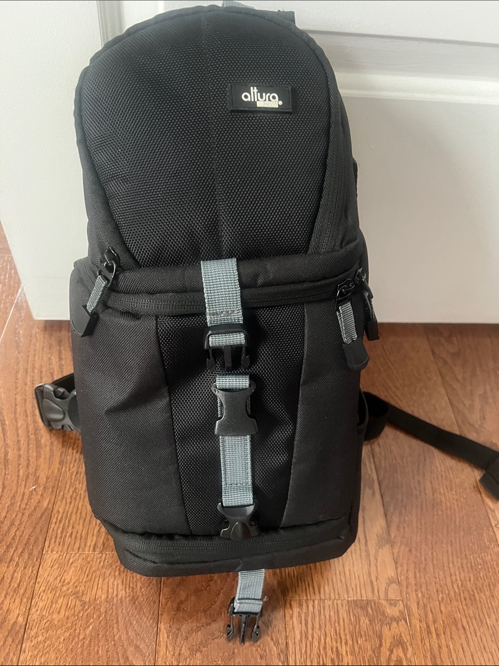 Altura camera sling bag excellent used condition